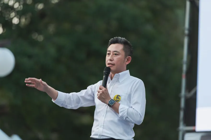 林智堅生氣了！論文抄襲又被罵「貪污、不孝」　要提告他