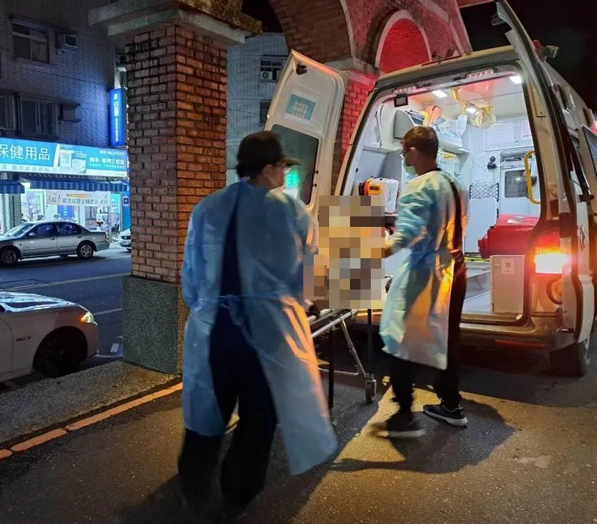 43公里急速救援！男子腹部遭砂輪片破肚重傷　救護車尖峰時間狂飆搶命