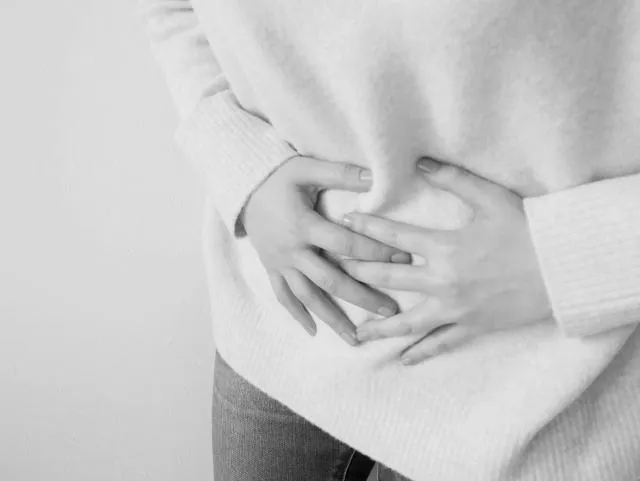 百歲嬤膽囊狂發炎！就醫一看驚「膽道卡住了」　8成患者沒症狀