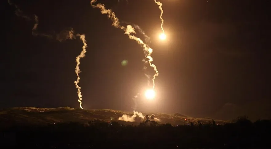 【影】恆春的夜空被照亮！　陸軍聯勇夜間操演上百照明彈超震撼