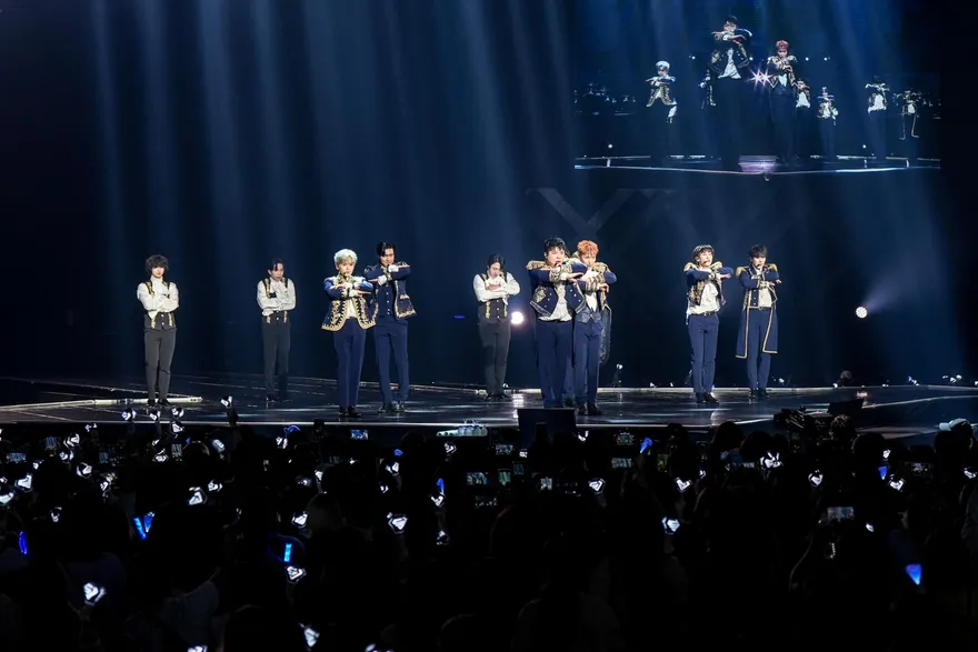 Super Junior粉絲台下暈倒送醫  始源濕毛巾緊急搶救