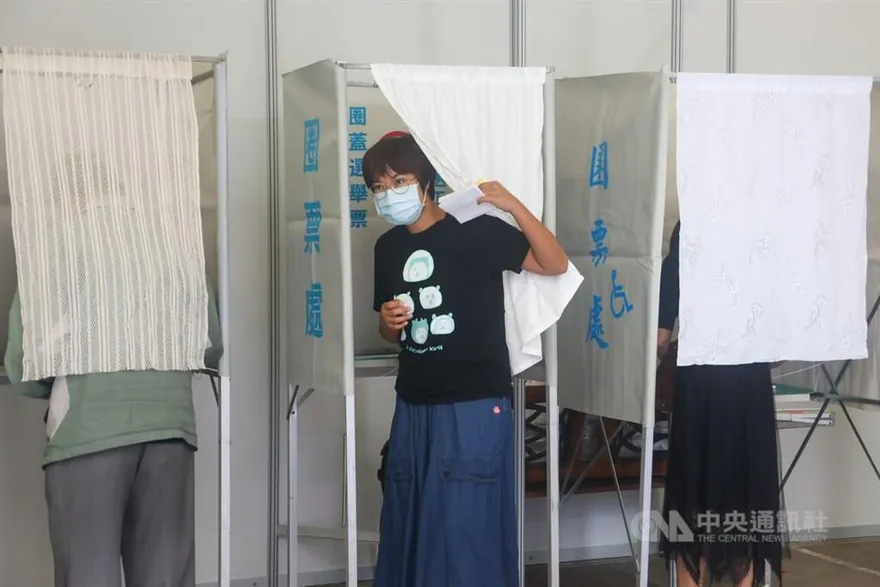 九合一大選併18歲公民權修憲複決　上午8時至下午4時投票