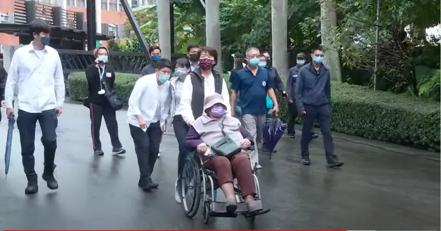 快訊/黃珊珊投票　曝開票前「私人行程」找回快感