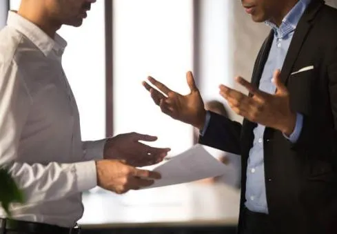 1次罰9萬！子失控當眾譙「我爸跟我前女友上床」　父在旁聞言氣炸提告