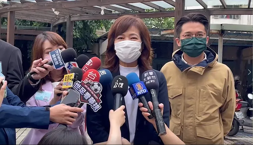 【影】新竹市血戰結果將出爐　沈慧虹投票先拜城隍爺