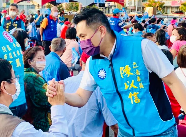 軍事考察當旅遊團？爆王定宇沿途打卡洩密　陳以信轟：最重關7年