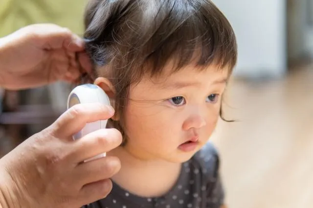 女童「被親一下就發燒1周」　就醫發現竟是得了「親吻病」！