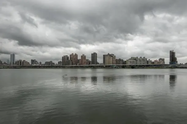 明起水氣增多！下週入秋第一波「東北季風」報到？　北部恐先降溫