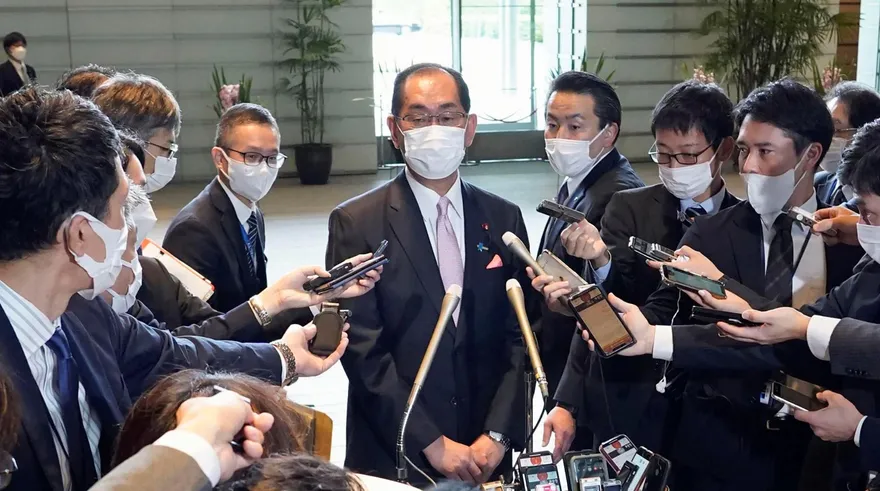 【影】稅金小偷！日媒嚗「40多名議員開會狂睡」　理由：我在低頭思考