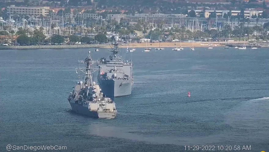 【影】美國軍艦差點互撞！最後一秒轉彎閃過超驚險