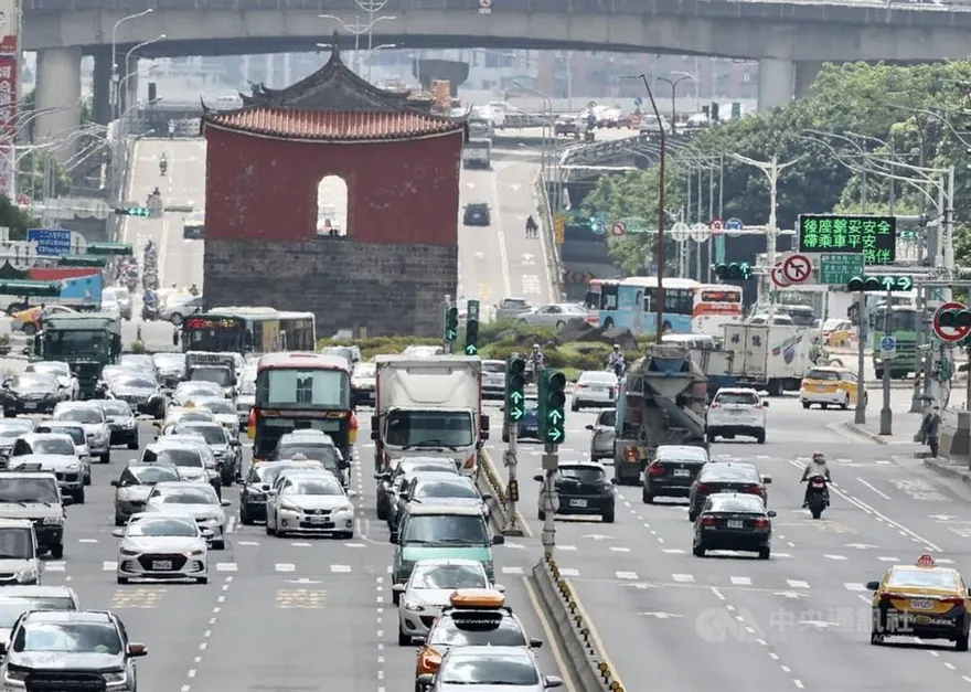 終於開放機車通行！忠孝西路「深夜11時至隔天6時」二輪可騎　這天起上路