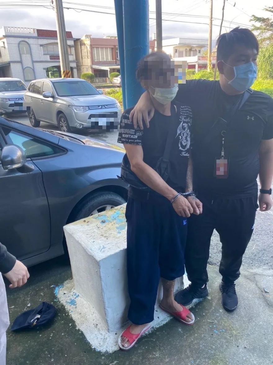 【影】確認眼神就下手！男就醫竟搶旁人金項鍊未遂　台北警火速衝頭城工寮逮嫌