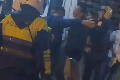 沒說OK就遶境？150人湧宮廟「還放炮擾民」　囂張8+9反抗…警連轟12槍逮人