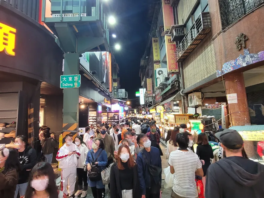 士林夜市盛況再現！2張圖見真章「假日擠爆」　網驚：被人流推著走