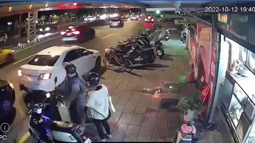 【影】車遭撞擔心對方不賠　男竟去醫院假驗傷提告　警方無意間一個動作戳破他