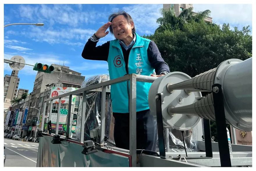 萬年院長賴著不走！王世堅再點名蘇貞昌：好好看看2018的賴清德