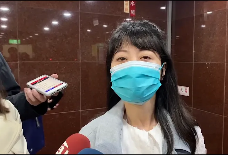 預告恩師陳明通「很快下台」？　遭綠粉怒轟閉嘴！　高嘉瑜「一句話」反擊