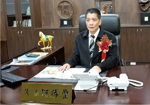 南投縣議長何勝豐碩士論文抄襲秘書！亞洲大學撤銷2人學位