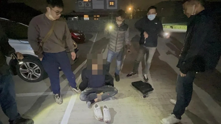 【影】南投警桃園逮強盜犯還得「下田」　3名員警掛彩幸無大礙