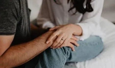 手機暗藏荒淫無道異世界！新婚人妻「LINE一鍵抓偷吃」崩潰　激動喊老公人設崩壞