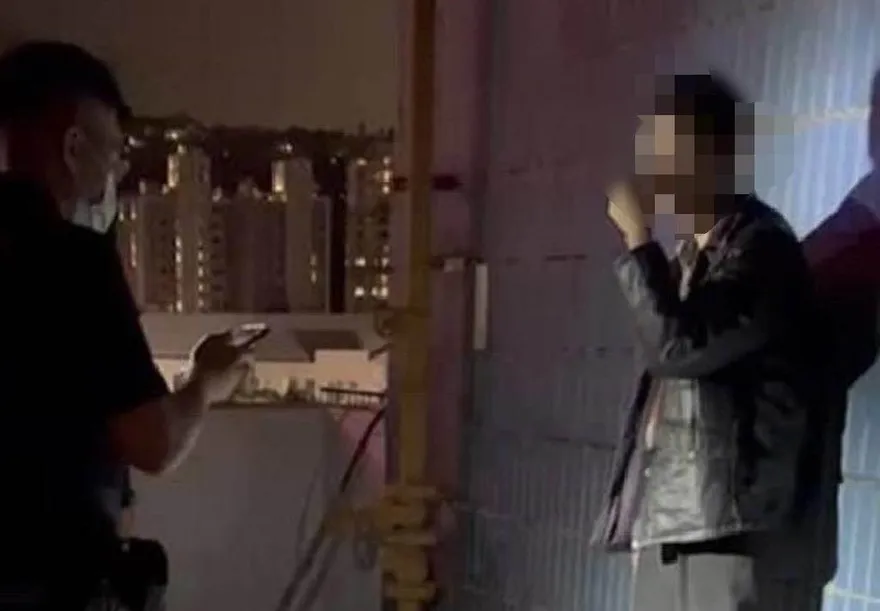 【影】天母頂樓丟石哥案偵結！66塊石頭險砸中路人　因這理由竟不起訴