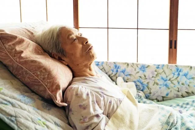 固定不動小心越陷越深！醫：中風單側壓恐發生壓力性損傷