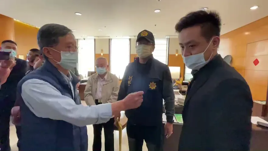 【影】怒指飯店被拿來從事「拍咪啊」！永豐棧新舊東家互槓　衝突現場直擊