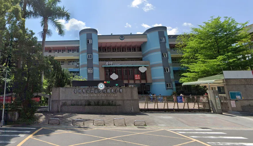 北市國小生午餐吃餿水！家長怒炸「噴桶如梅西」突圍入廚房　師傻：以為特殊調味