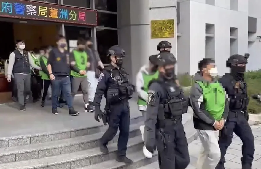 詐騙機房藏身新北透天厝　假交友騙博弈投資警逮11人