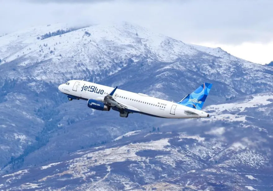 【影】美航班機上「手機充電器」爆炸起火　降落後緊急疏散167名乘客5人輕傷