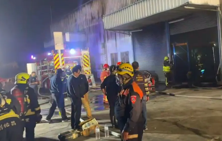 台中豐原工廠大火「4人送醫不治」！市長盧秀燕趕赴現場