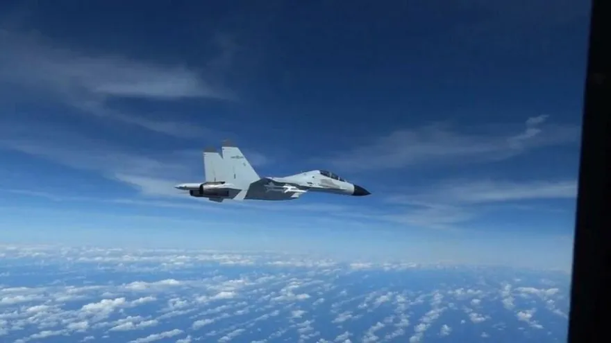 加拿大軍用直升機遭殲11攔截　陸國防部回嗆：惡意挑釁