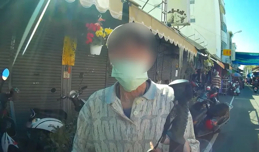 影/最美風景是人！台中70歲阿伯跌倒濺血　這些人舉動超暖心