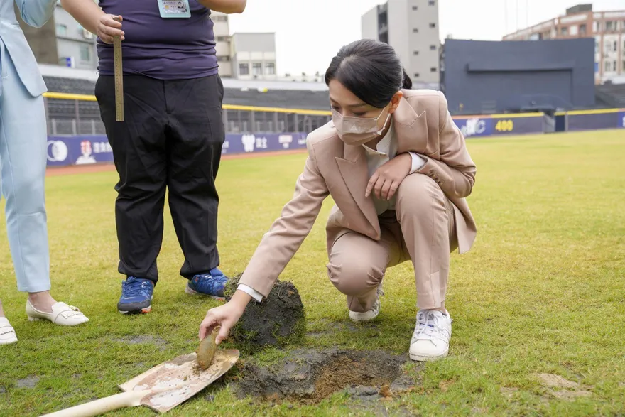 他爆新竹棒球場「一看就是土方回填」：咬定不敢開挖