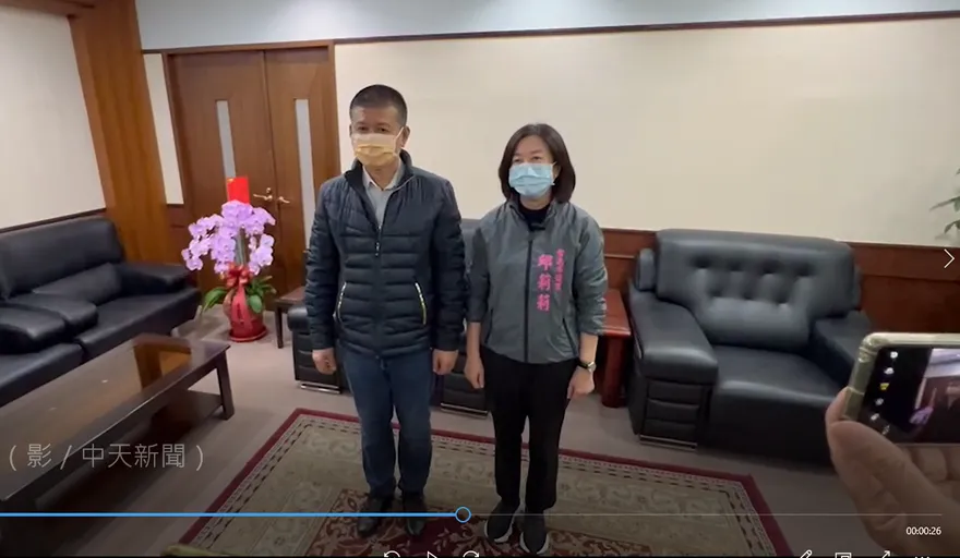 影/失聯2天現身了！邱莉莉鞠躬：靜待黨中央調查