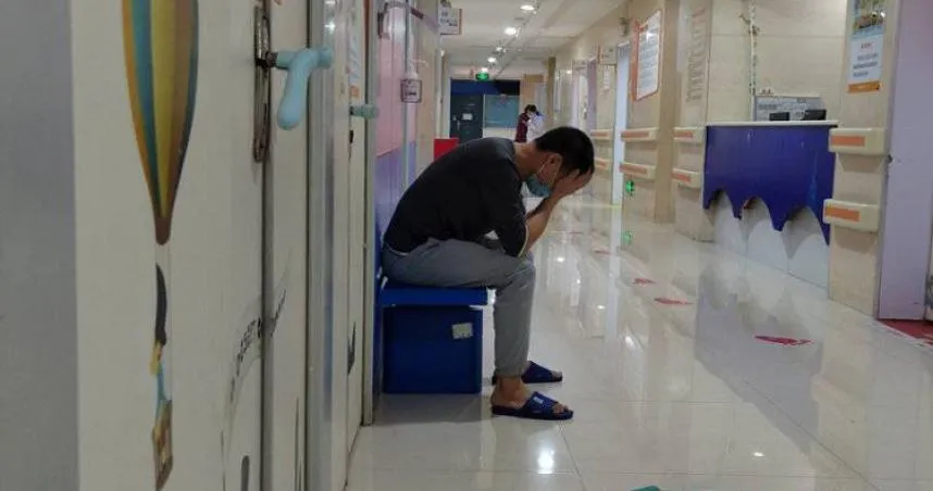 3歲童反覆嘔吐發燒竟罹兒童癌王　龐大醫藥費爸媽崩潰