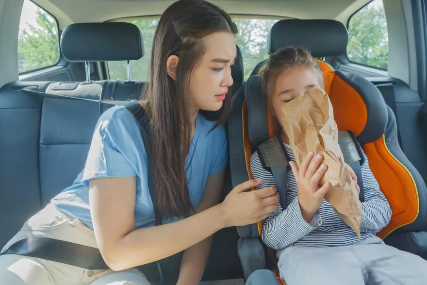 過年出遊塞車陣頭暈好痛苦　醫授妙招：適度開窗減少噁心