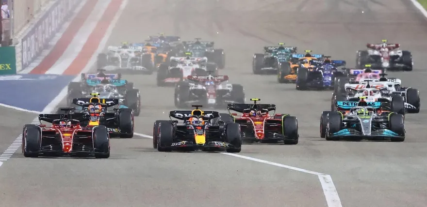 影/F1年後新車陸續亮相　7冠王漢米爾頓拚雪恥　紅牛王朝拉警報