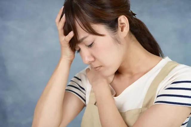 月經來頭痛吞「強力止痛藥」10年　醫一看慘…「要洗腎了！」