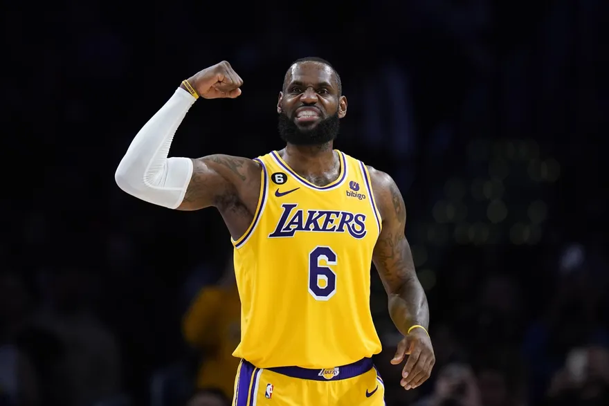 影/詹皇奮身拿48分率隊奪勝！湖人火箭爛隊交鋒　巴克利嗆：像2個醜女在打架