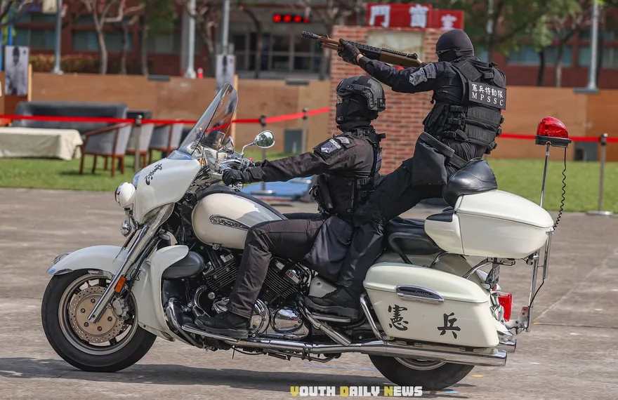 果真「夜鷹」! 憲兵特勤隊4人翻牆私自執行狂飲任務被KO  下場慘了