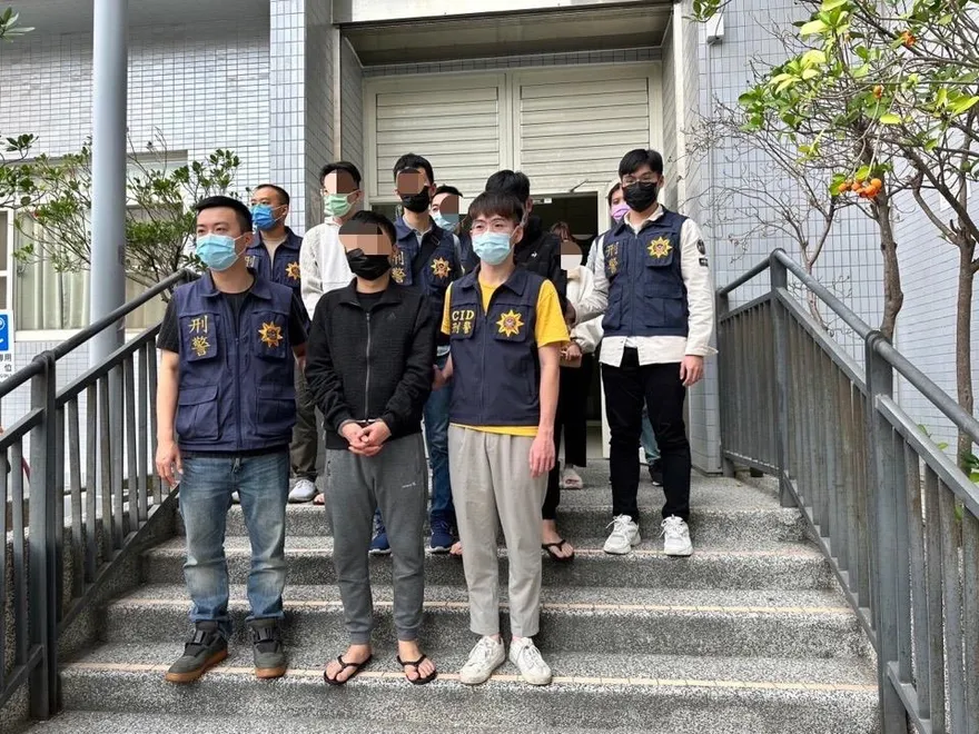 影/詐團租豪宅當大本營兼水房洗錢　高雄警攻堅逮4嫌起出210萬贓款