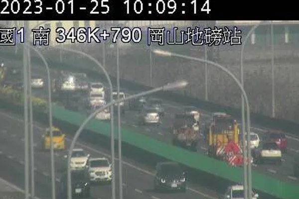 快訊/初四走春請改道！　國1北向岡山段「2車追撞」回堵3km