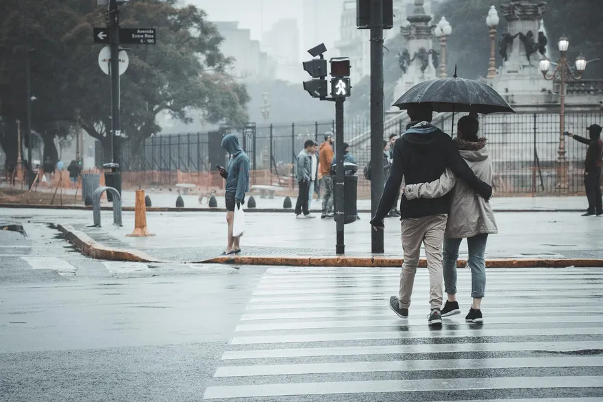 春雨來臨！週末各地天氣轉涼　部分地區有局部短暫陣雨