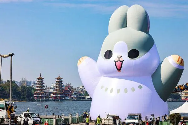 開砲高雄蓮潭燈會！前韓國瑜美女發言人列4大缺陷：沿途小孩喊回家
