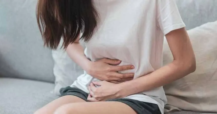 妹子經痛20年！竟是「牛奶」害的　醫揭「奶製品」影響荷爾蒙平衡