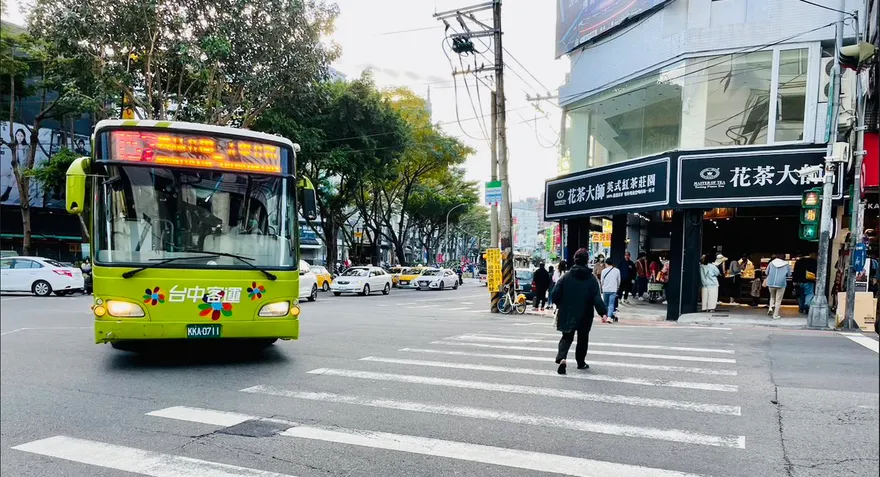 右轉彎請注意！貨車加裝「大聲公」違法！　網友轟公路總局：不食人間煙火的山頂洞人