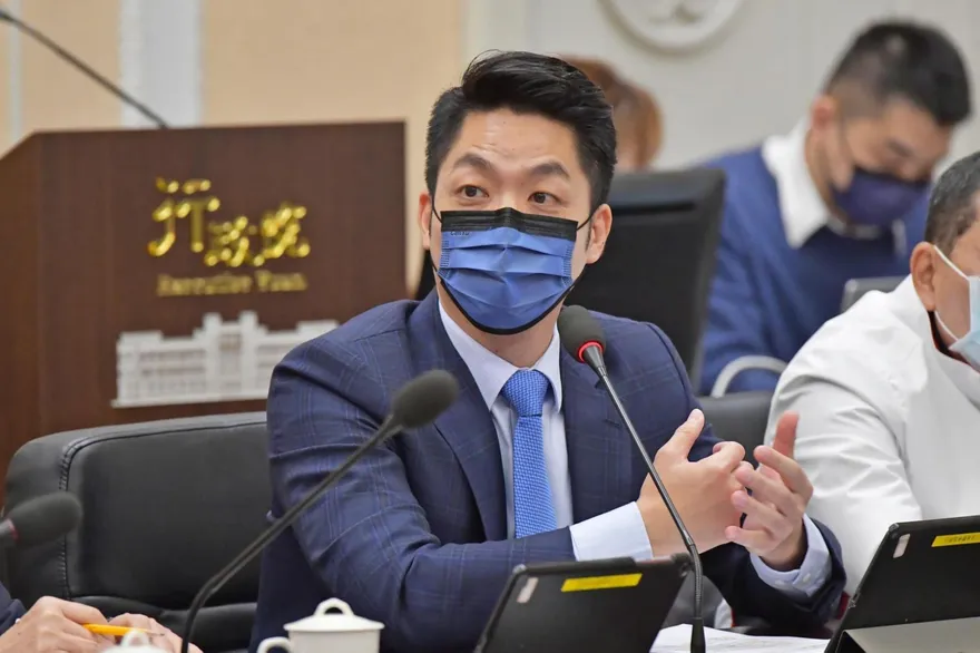 吳沛憶轟蔣萬安花240萬公帑養副發言人！遭他打臉狠酸：怎不看鄭文燦