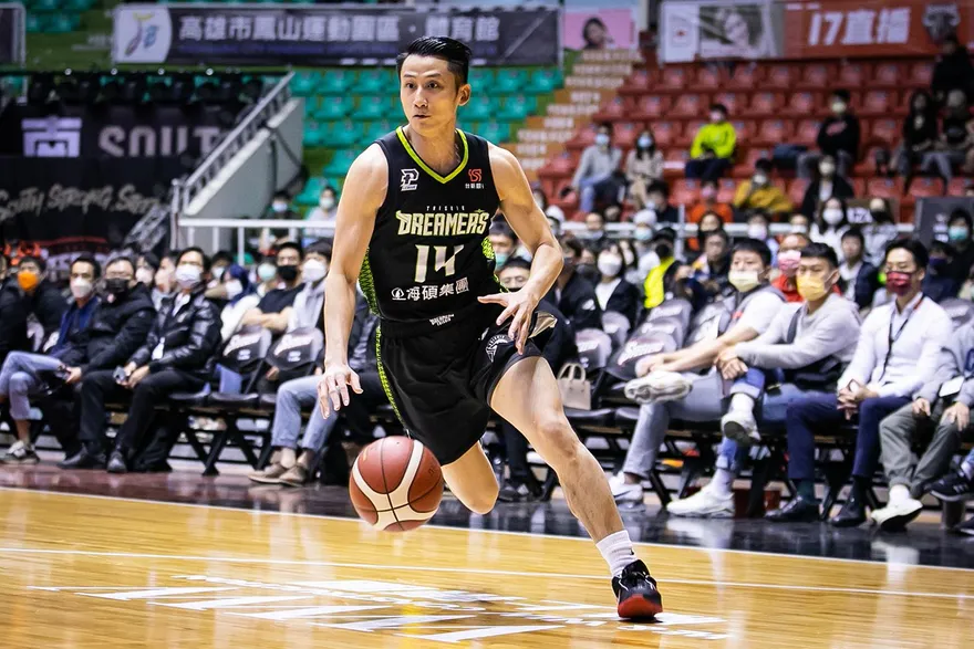 只剩一張帥臉…「台版西蒙斯」吳永盛表現低迷　網狂酸：髮膠抹得比進球多