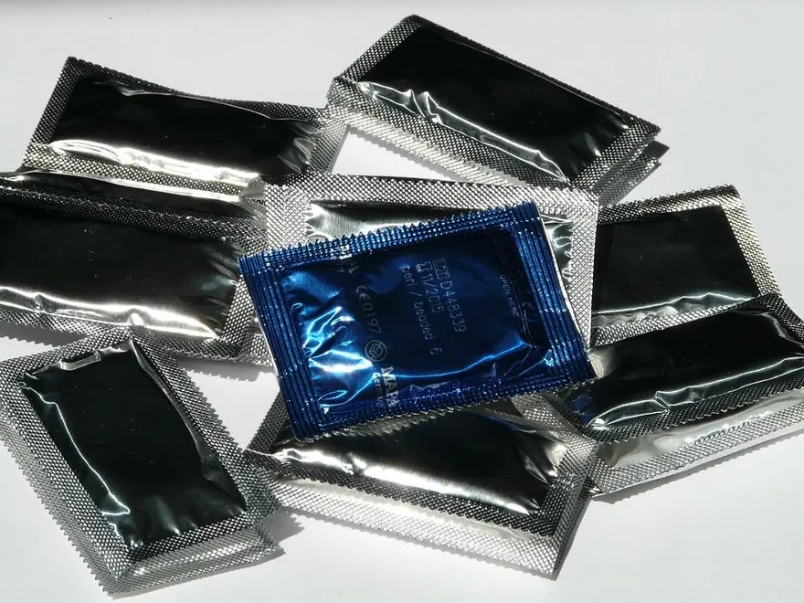 男生長期約炮中梅毒！醫師曝慘況：手掌長紅斑、GG破皮液體流出